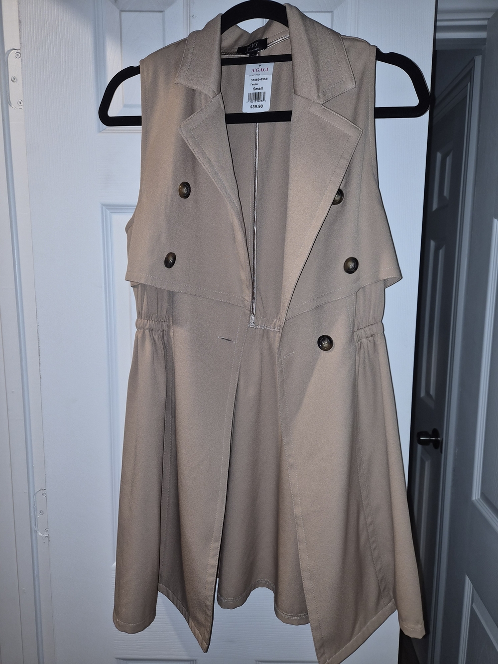 a'gaci Sleeveless Trench Jacket in Tan